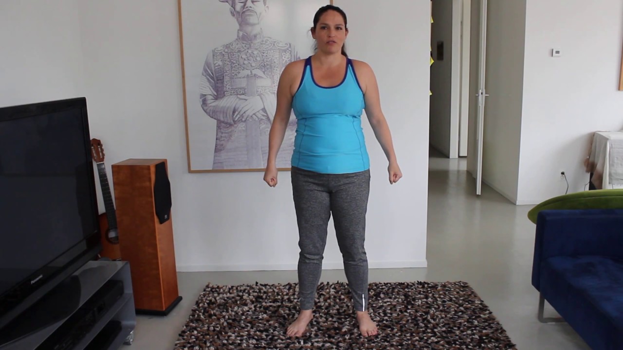 Singing while doing yoga: The cow and the cat pose + Matth&auml;us Passion (Bach)