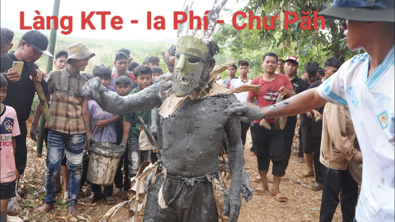 Cồng Chiêng đón Bram tại Lễ Bỏ Mả  (  Pơ Thi  )  Làng KTe  -  Ia  Phí  -  Chư Păh