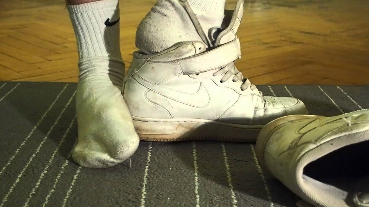Rank Nike Air force One and smelly dirty white nike socks