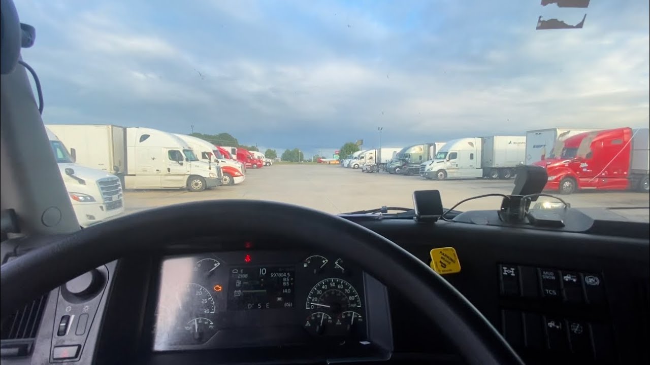 DAY IN THE LIFE OF A DESI TRUCK DRIVER IN USA(PART 2) ALMOST HAD A ACCIDENT WITH A CAR!