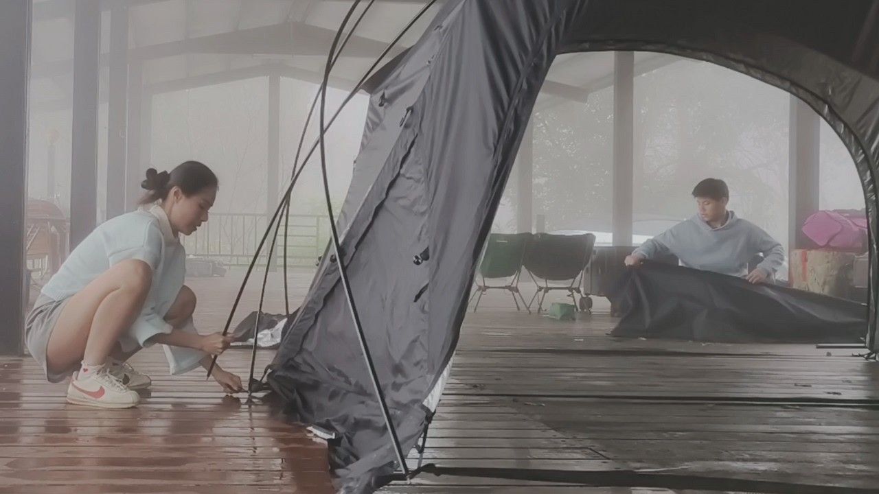 露營人生｜雨中露營，在雲霧裡遇見雲海｜雨棚區也能看雲海大景｜新竹五峰・布魯的家露營區 NO.153