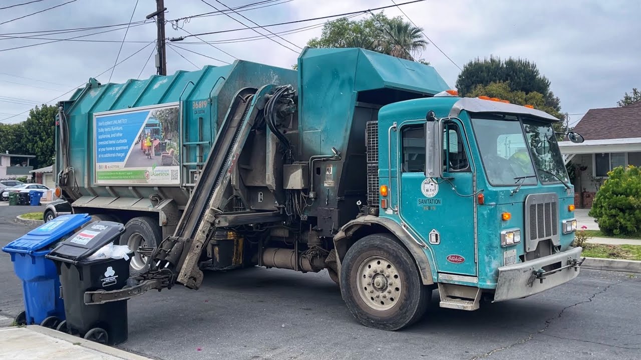 36819 LA Diesel Amrep ASL Collecting Trash