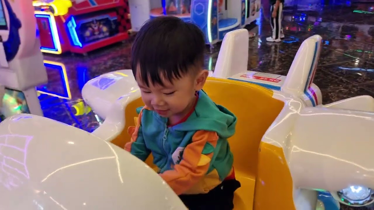 Asyik main di fun world bareng CC qierlyn 🤩👋