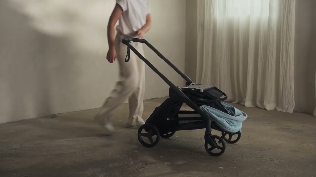 Bugaboo Dragonfly Lightweight Stroller -  How to fold and unfold with the seat facing