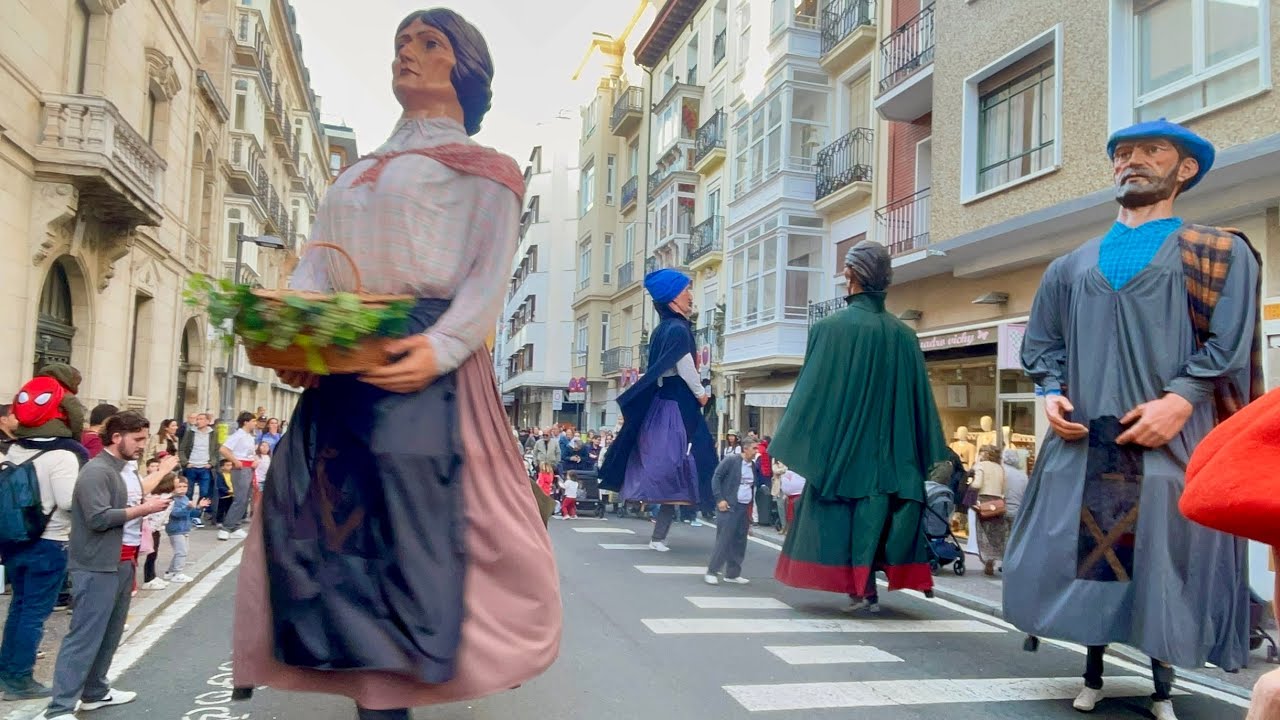 Baile de Gigantes: Fiesta del 45 Aniversario de VItoria Gasteiz como Capital de Euskadi en 2025!