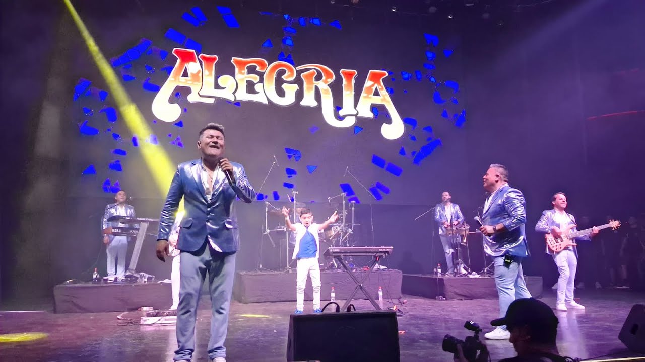 Grupo Alegría ft Mateo Moran en vivo Teatro Caupolican