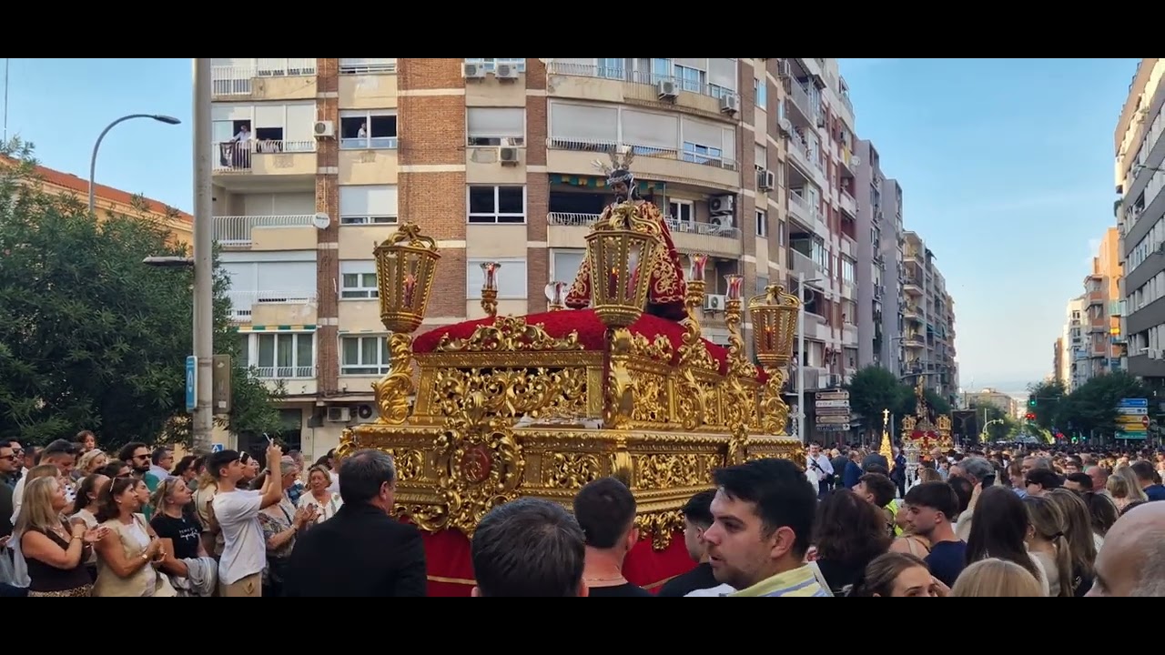 Cristo de la Humildad de Alcaudete por la Avenida de Madrid Magna de Jaén 2025