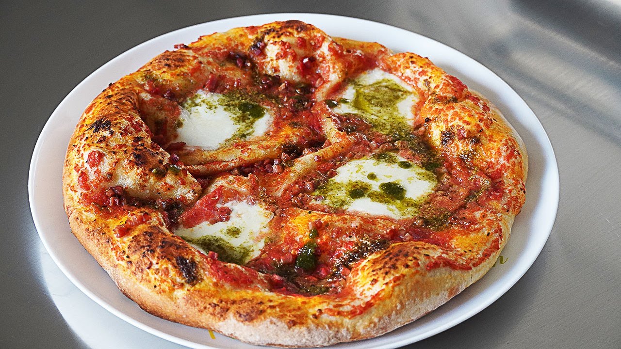 PIZZA CON QUESO ESCONDIDO EN LA MASA. MÁS RICA QUE LA DE LA PIZZERIA!