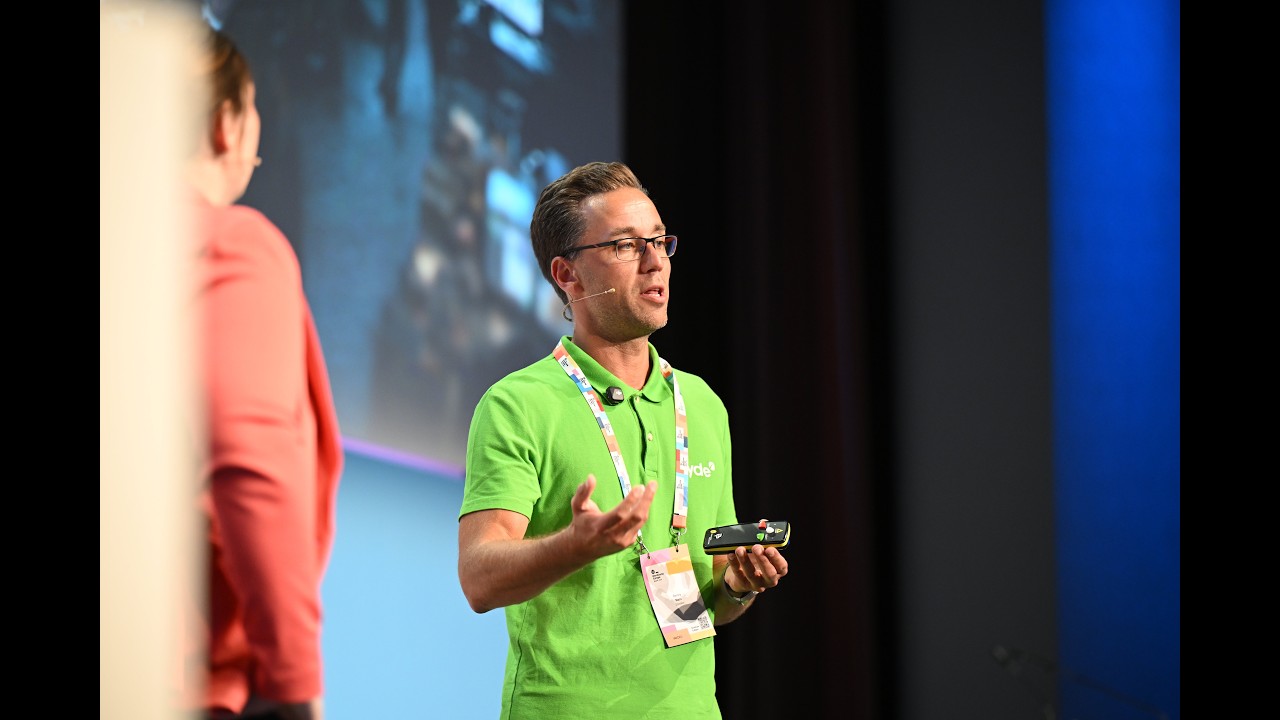 Connecting cultures at Swissinfo - Ronny Marx on Stage beim WordCamp Europe 2025 in Basel (Englisch)