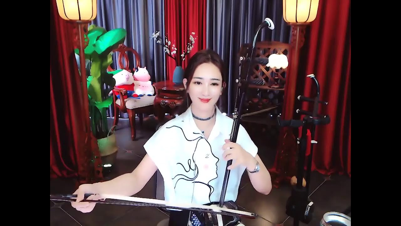 小E二胡演奏《恋人心》，时光一去不再，信誓旦旦留给谁，你问长江水，淘尽心酸的滋味，甜蜜的爱情