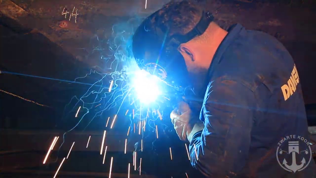 IJzerwerk! Schroef, roer en koelpijpen verwijderen | Restauratie motordekschuit #05