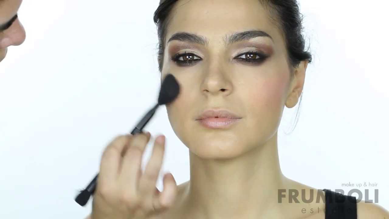 Tutorial para aprender a maquillar smokey eyes marron y negro.