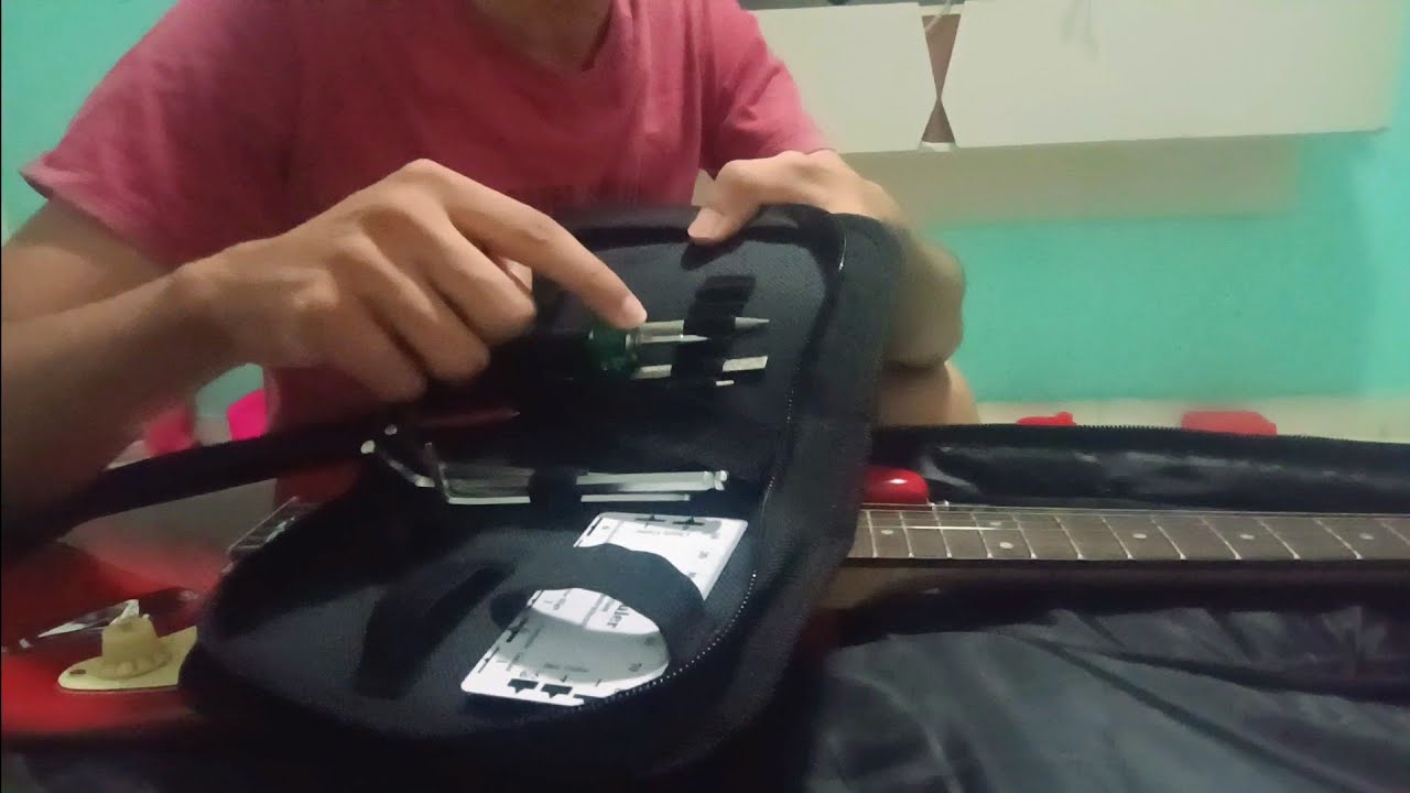 Tentando regular uma Guitarra numa madrugada... Estraguei a guitarra?