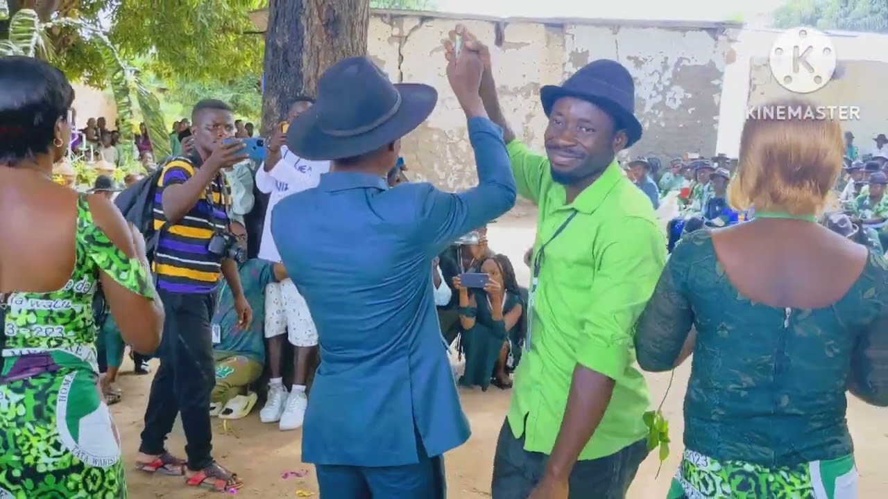 sherehe ya kukumbuka TATA WAHISEELWA mwimbaji chirezi biésse akicheza hilikuwa furaha naraha tu