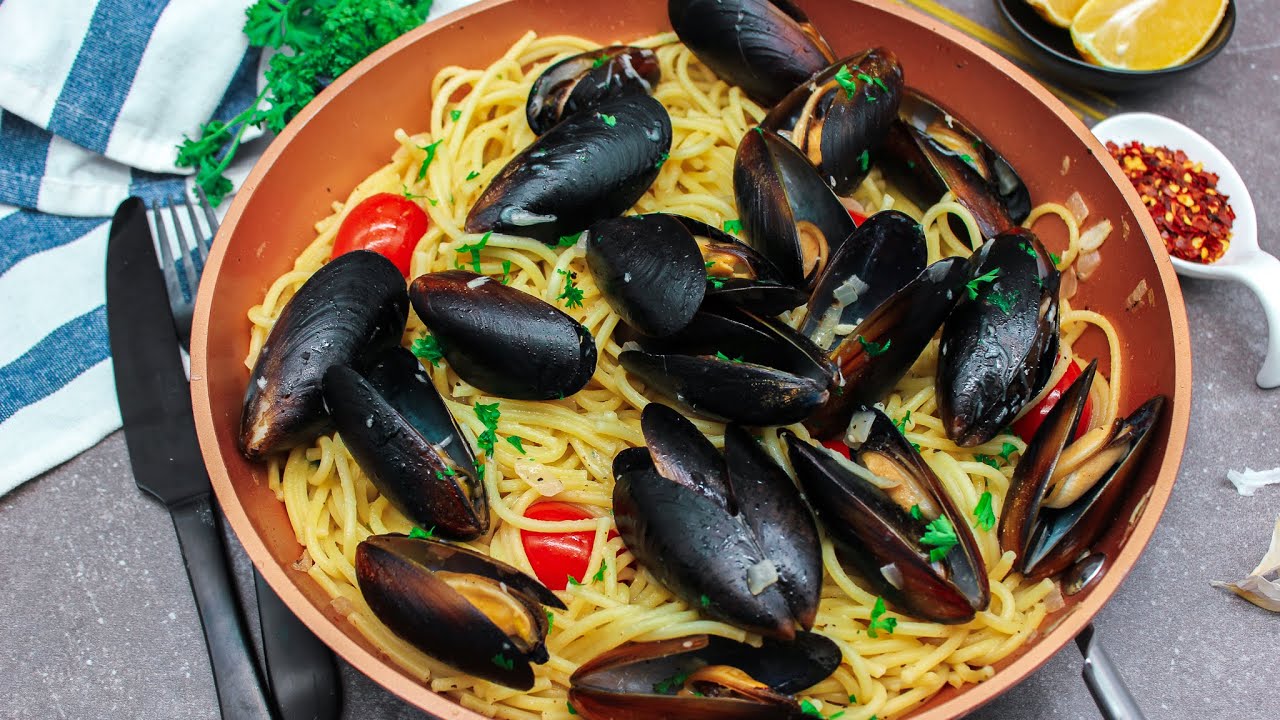 Quick Mussel Scampi Pasta Recipe | Featuring Michelangelo 12 Piece Copper Set | Episode 344