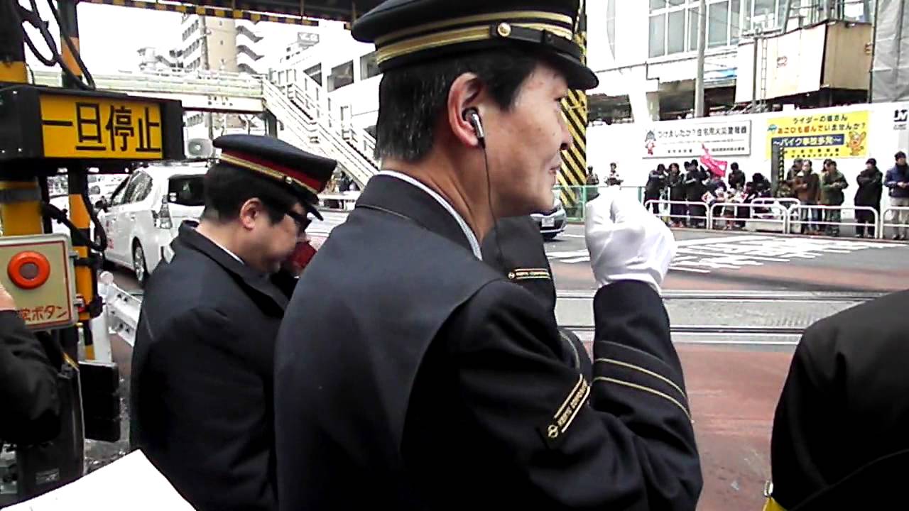 【京急】第８８回箱根駅伝開催に協力して踏切開放(往路)