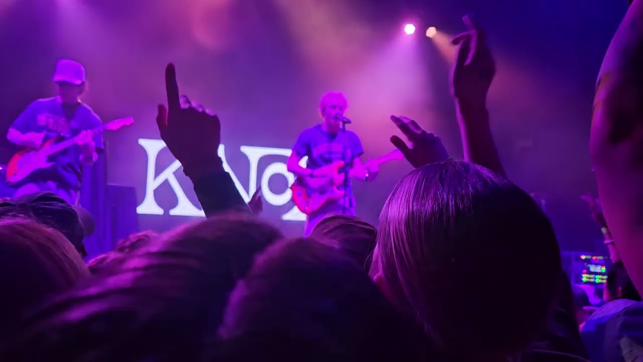 Girl On The Internet- Knox