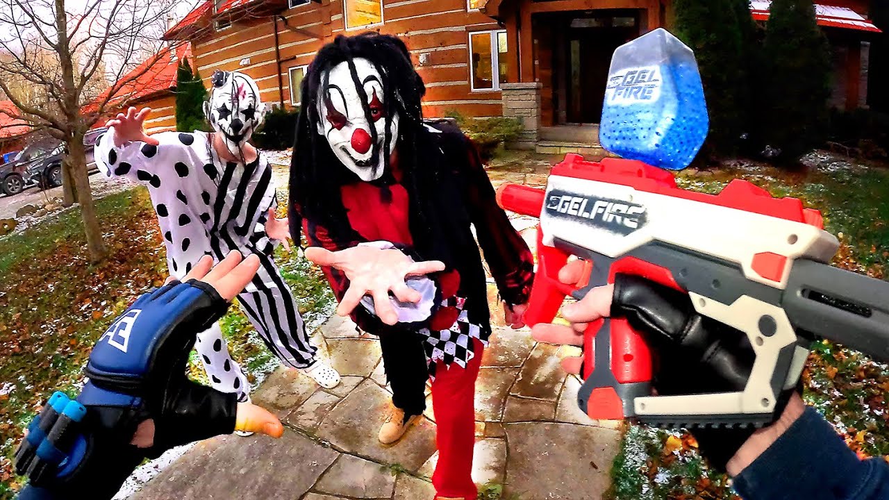 Как остановить атаку клоуна-убийцы Nerf! Они за нами следовали...