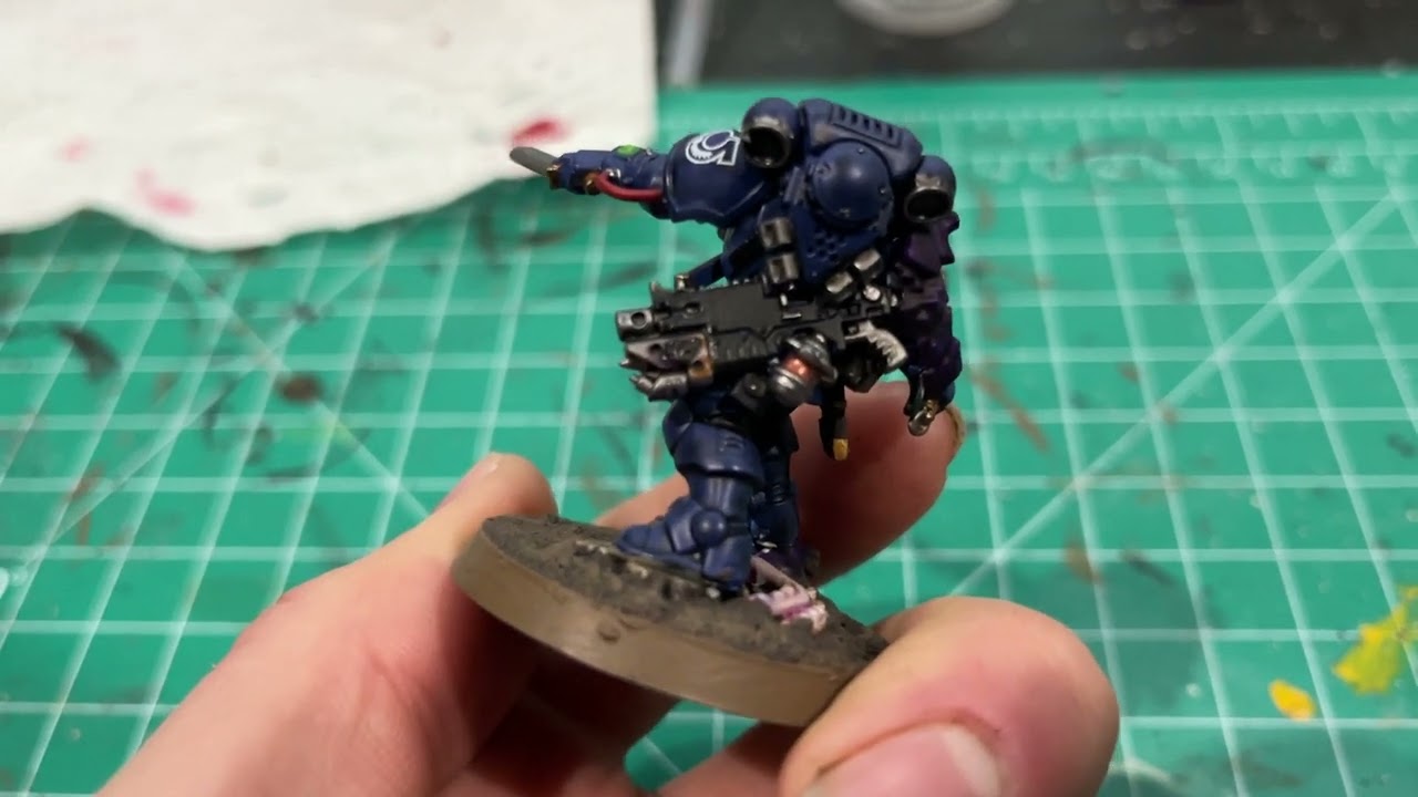 Painting the  Lieutenant with Combi-Weapon for the Ultramarines  - Warhammer 40k
