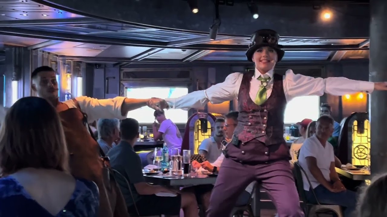Restaurant &bdquo;Time Machine&ldquo; AIDA COSMA: Lohnt sich die Dinner-Show?