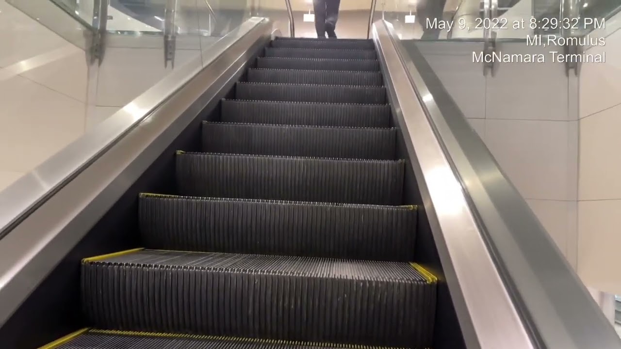 Parking to Checkin to Gate A12, McNamara Terminal, Wayne Int Airport (May 09, 2022)