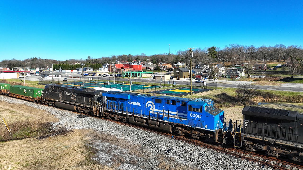 Norfolk Southern 29F with the Conrail trailing South in Rockwood Tennessee 