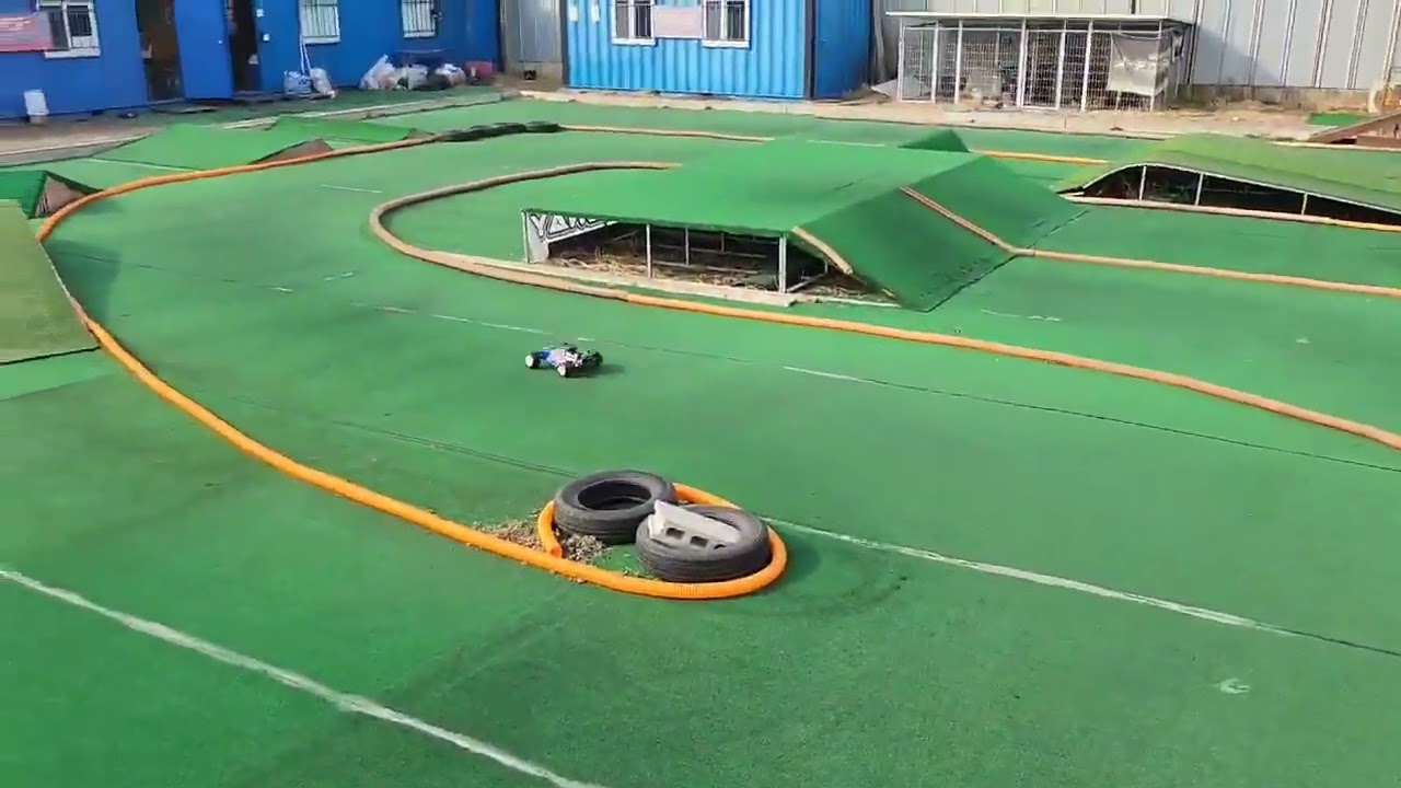 rc10gt2  Jfactory rc raceway. Video by Mr.Huh