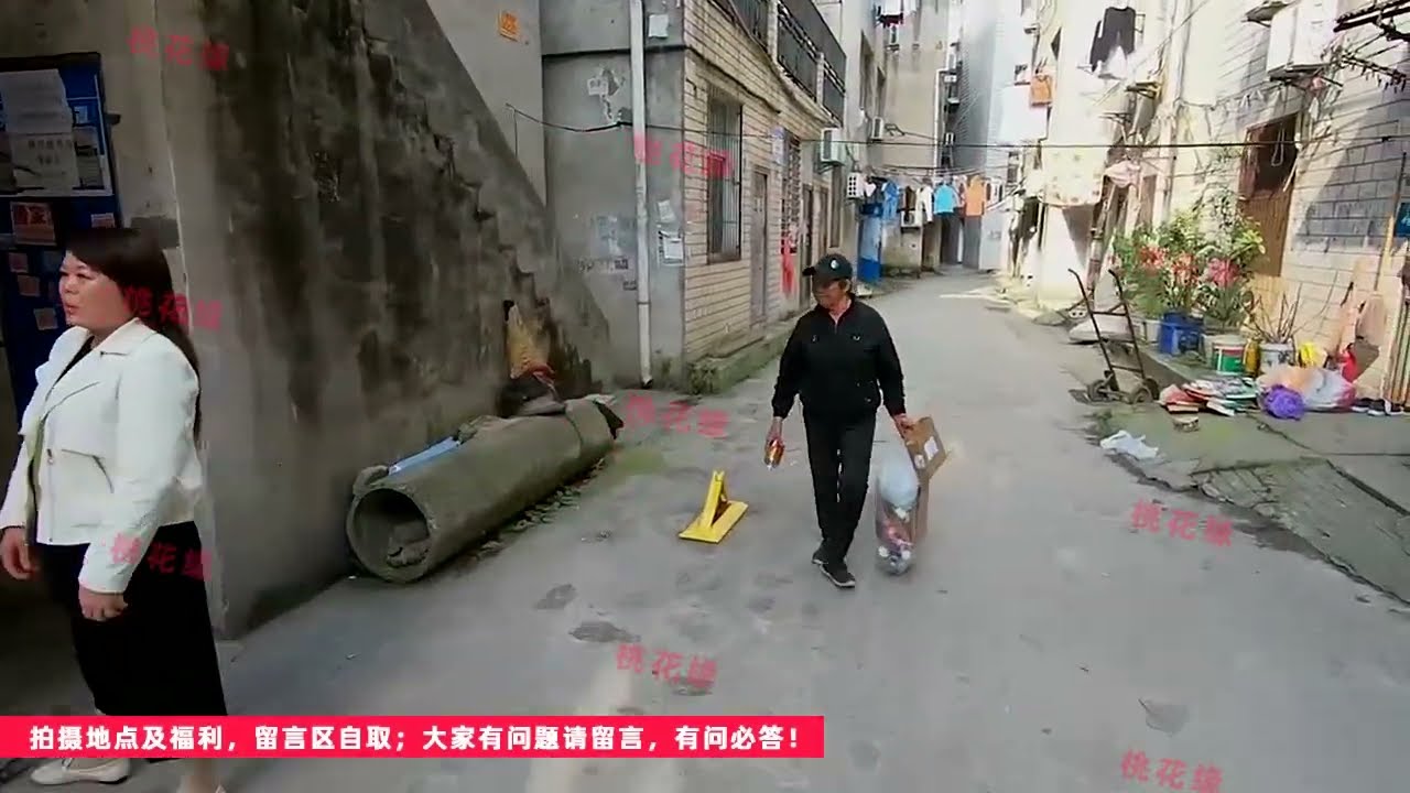 老司机天津出差，实拍扫街拉客小巷子，偶遇几位美女，200块的爱情！