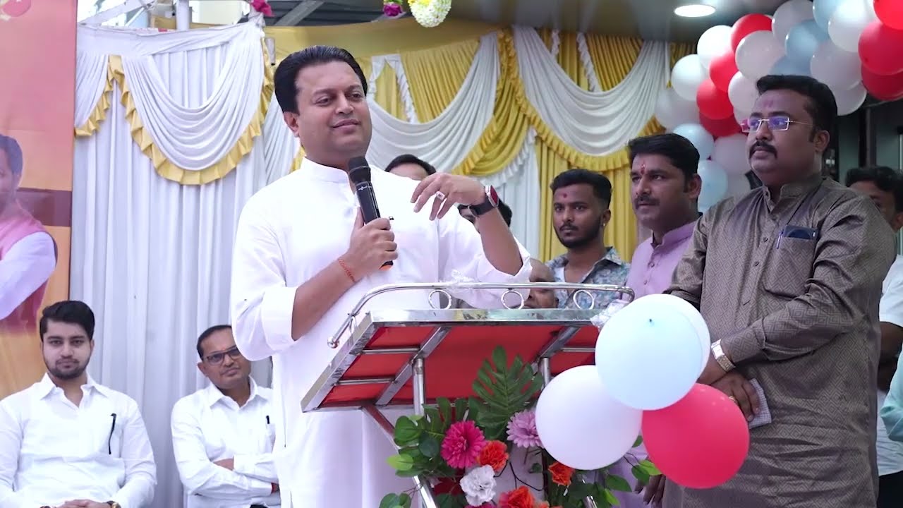 दिवाळी पाडव्याच्या शुभमुहूर्तावर व्यंकटेश लेन्स लुक दालनाचे उद्घाटन | Amit V. Deshmukh | Latur