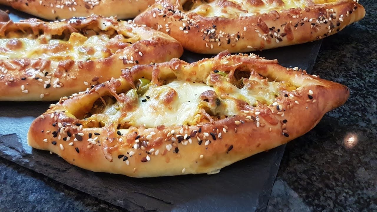 Pide Gefüllte Teigschiffchen mit Hähnchen Füllung Ramadan Rezept