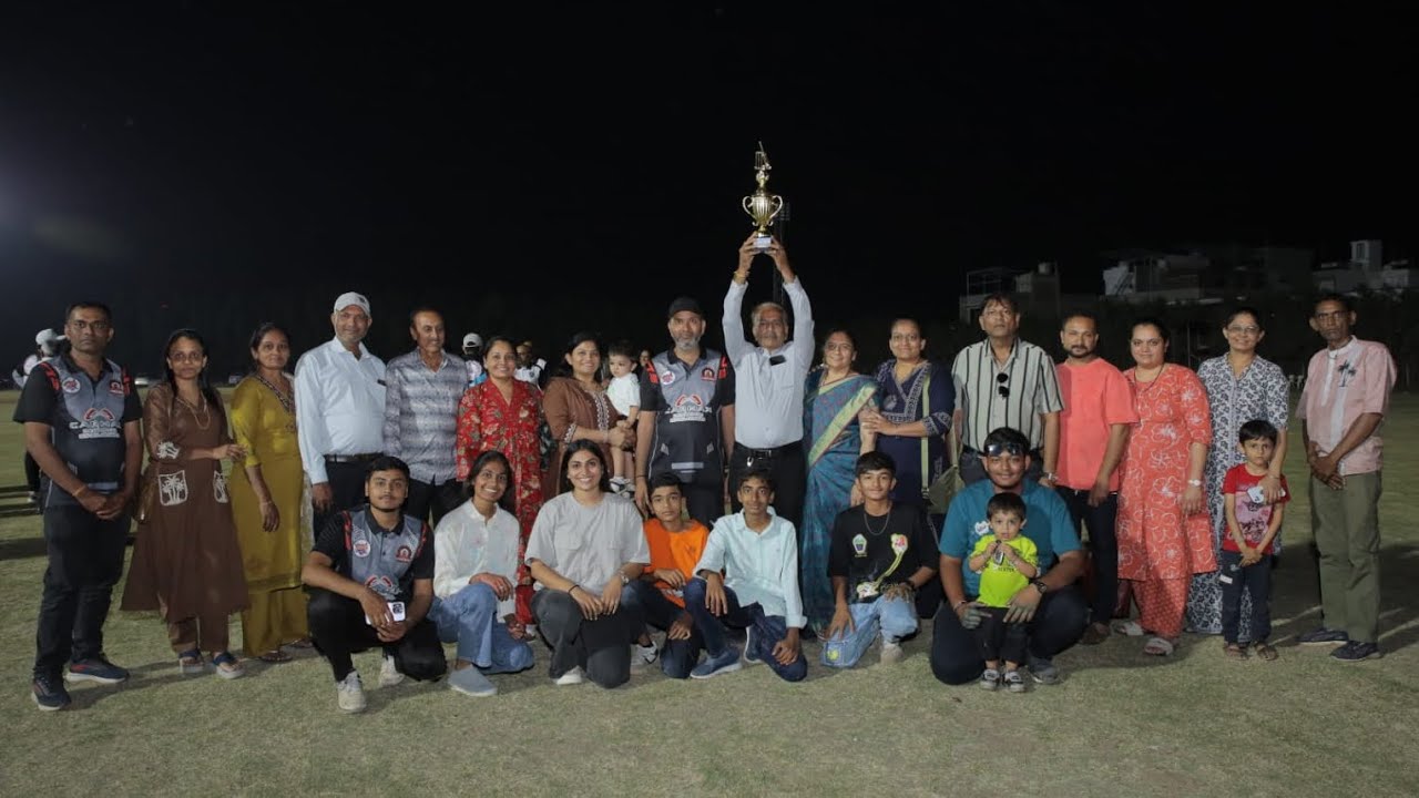 Holi 🔫 & cricket 🏏 ek sath 🤩