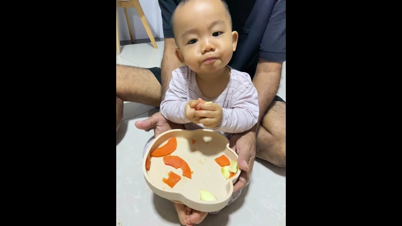 ញ្ញាំៗបានធ្មេញ២គ្រាប់តូចៗនឹង​ សកម្មភាពញ្ញាំនឹងលេងជាមួយមាក់​ eating food and playing activities 