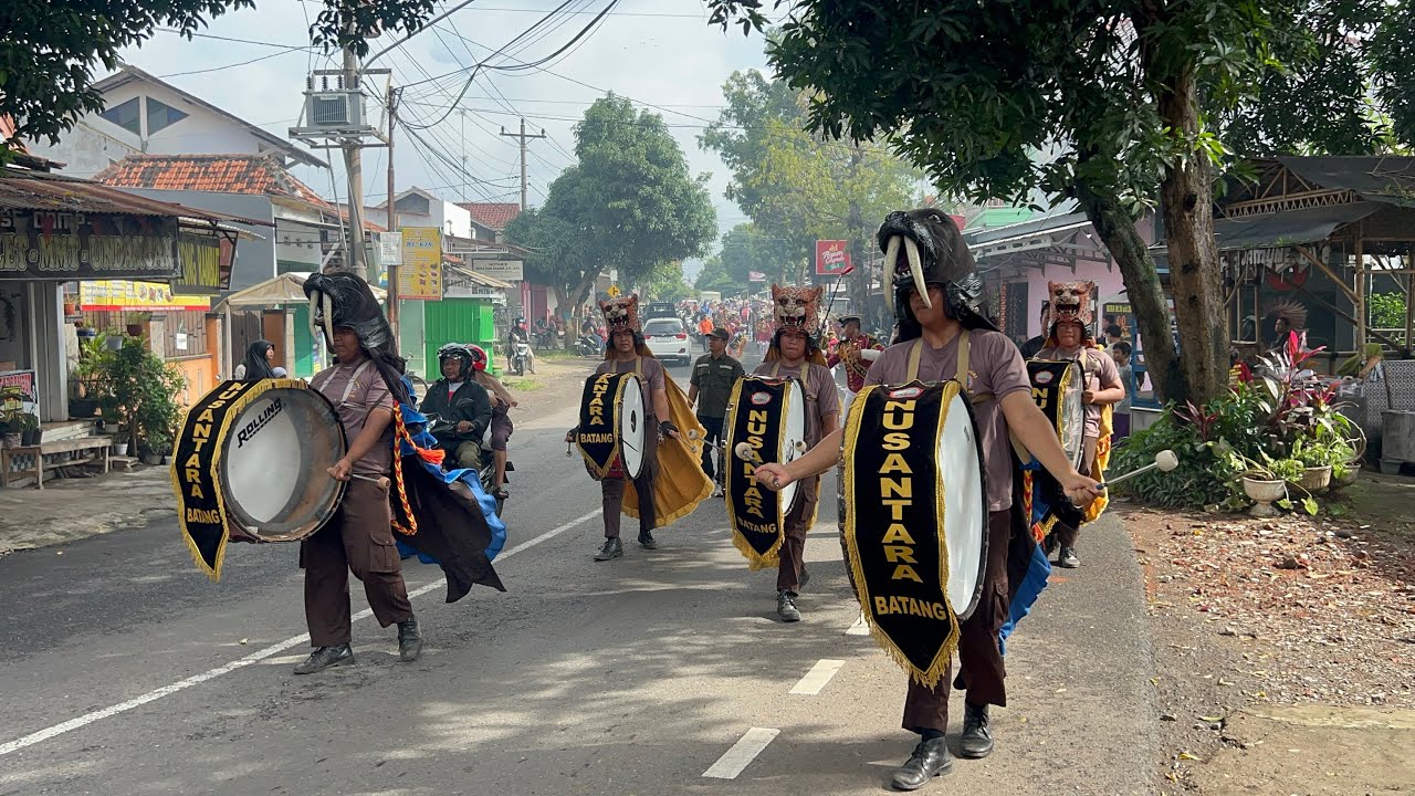Aksi Drumband SUPM Nusantara Batang di Tikungan Dracik