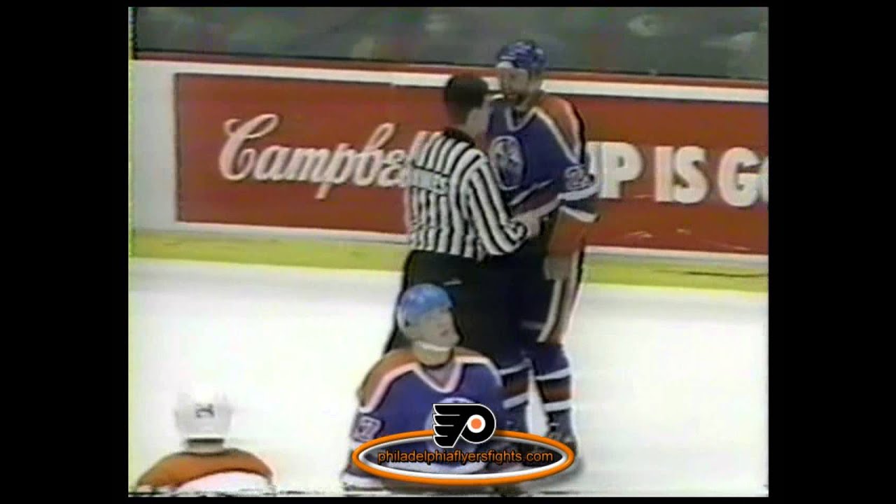 Feb 16, 1985 Don Jackson Spears Ed Hospodar Edmonton Oilers vs Philadelphia Flyers
