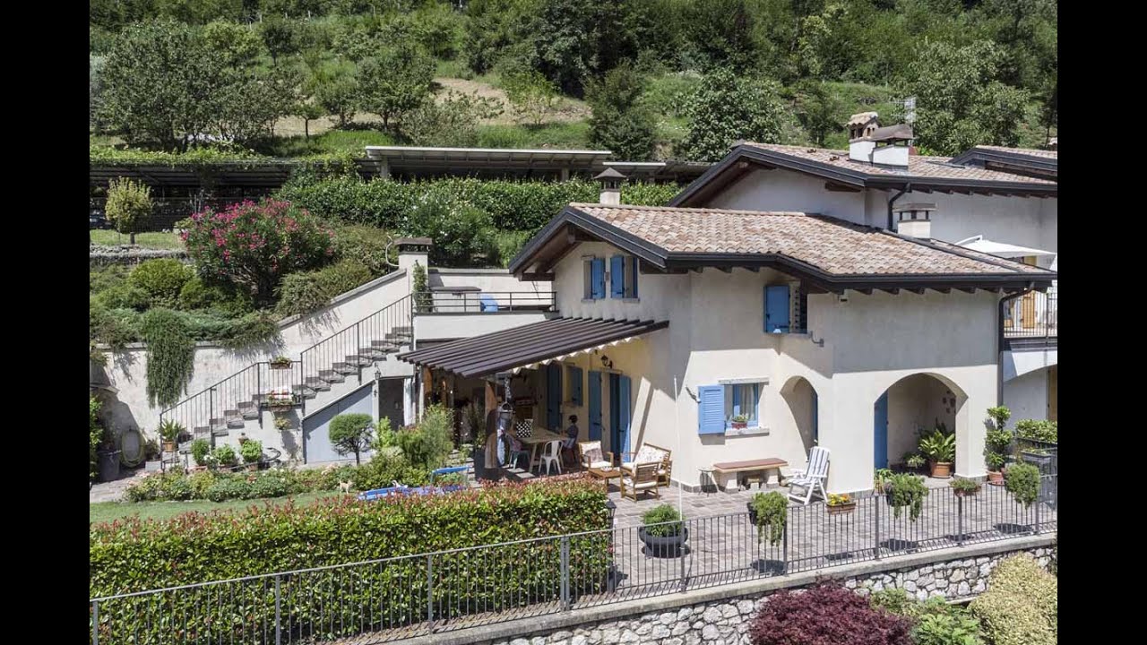 Villa con ampio giardino, piscina e vista lago