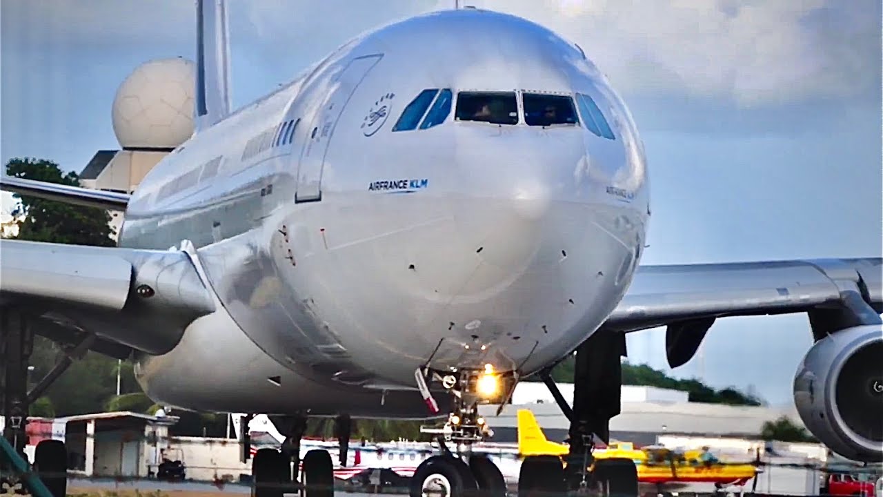 Air France A340 takeoff St Maarten - up close & personal