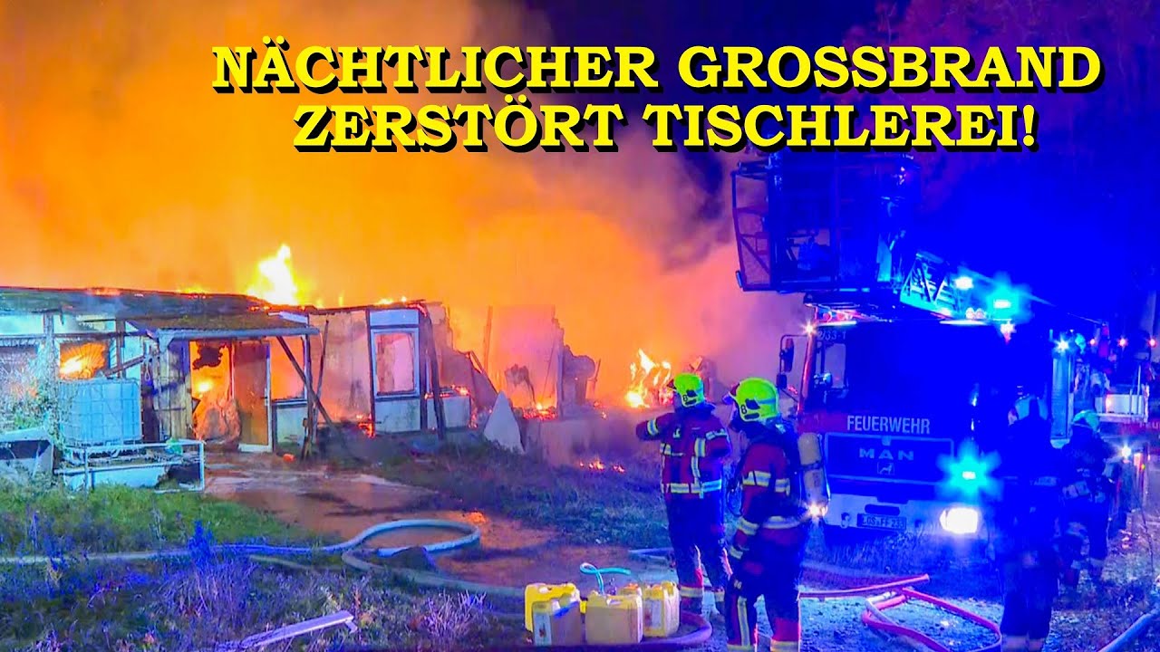Nächtlicher Großbrand in Tischlerei - [1000m² Fabrikhalle in Vollbrand] - Feuerwehr im Großeinsatz
