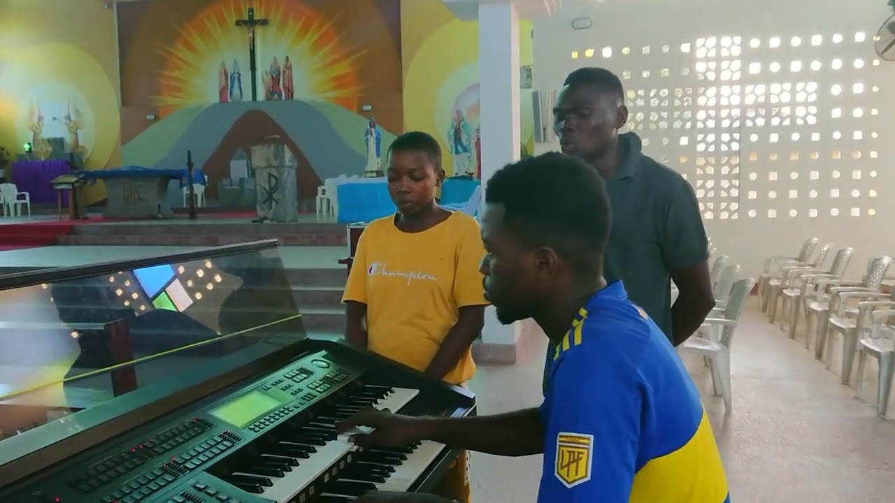 AMENIBARIKI by KELVIN BONGOLE soloist VICKY LIMILA