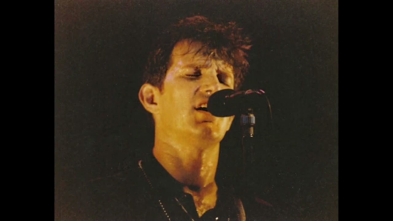 Chris Isaak and Silvertone performing 