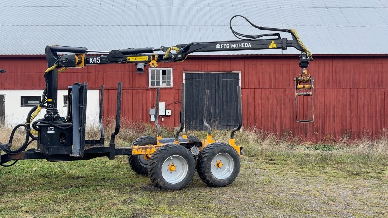 Köp Traktor Valtra A83 Unlimited med skogsvagn på Klaravik