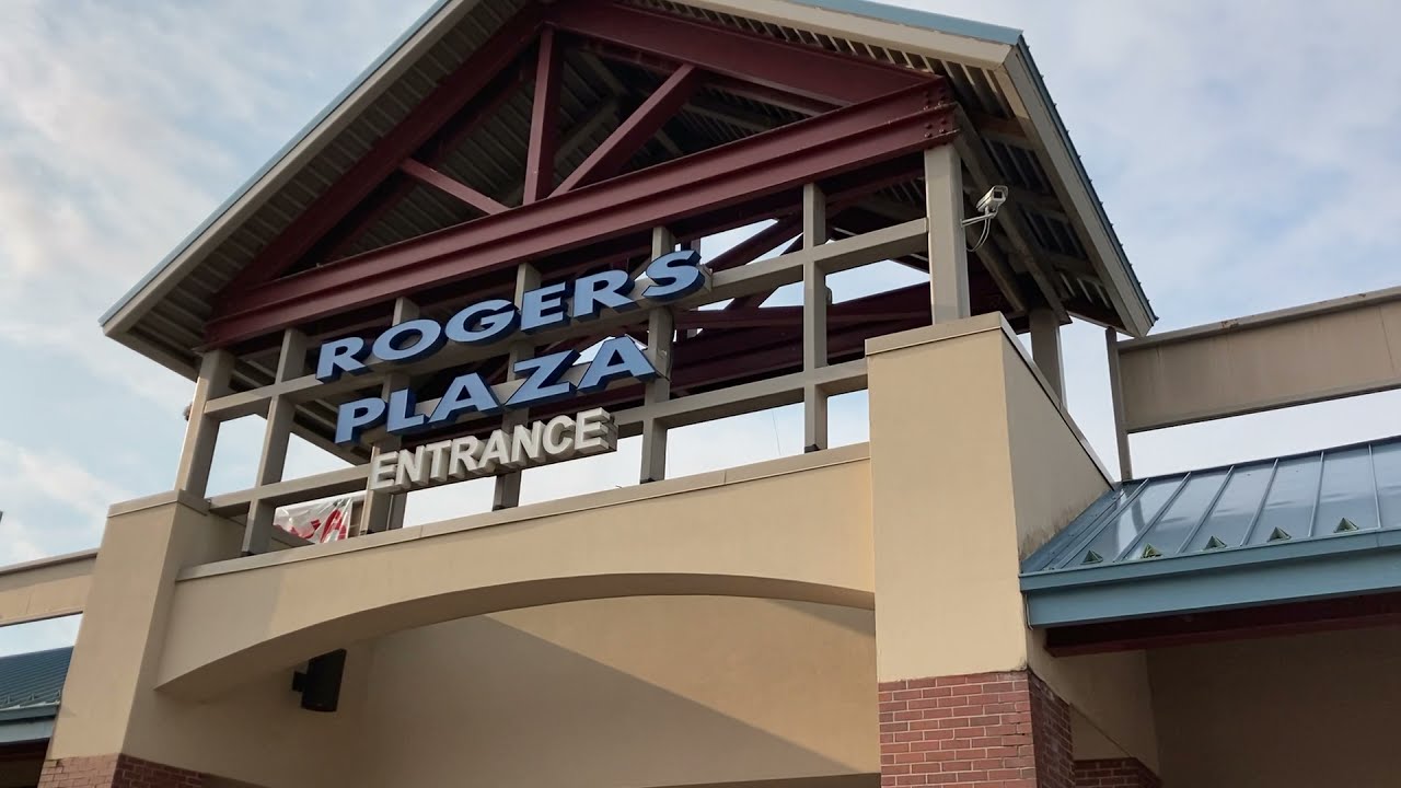 Rogers Plaza mall - Wyoming, Michigan DEAD MALL TOUR walkthrough tour