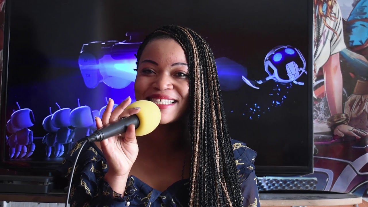 Yakuyemo imyenda atwereka uko Baca imyeyo akurura imishino ye