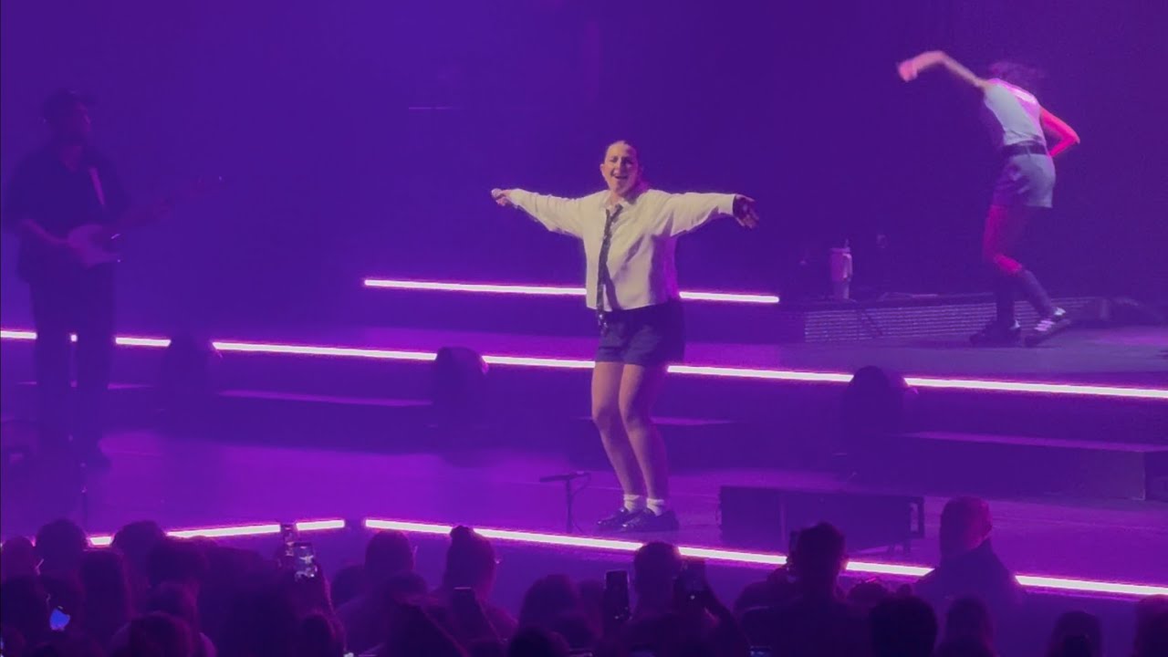 Héléna - Je t’aime (Bien)(Live La 1ère Tournée at Arkéa Arena, Bordeaux 19/12/2025)