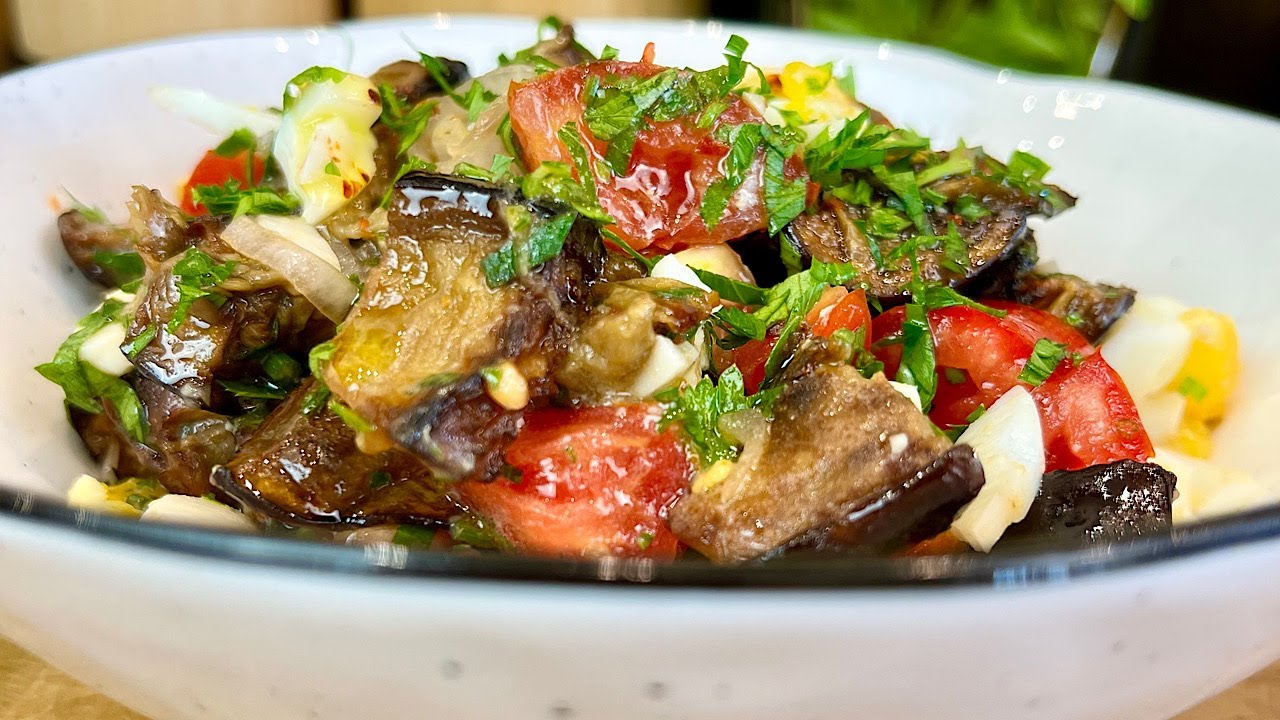 Salade d'aubergines grillées, tomates et oeuf