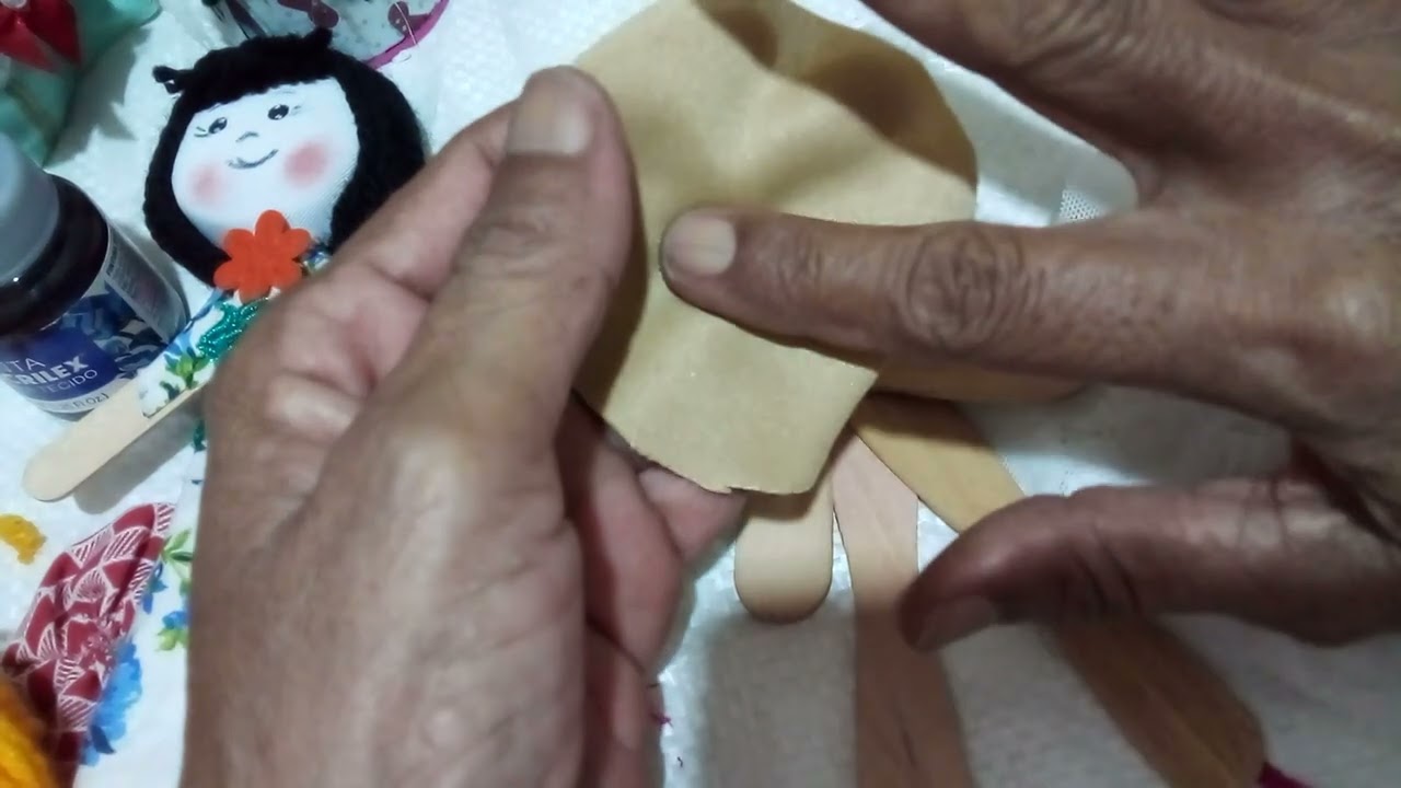 Boneca.feita.de.palito.de.picole