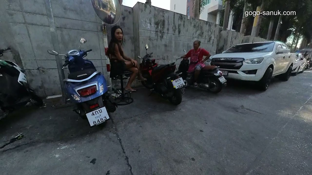Evening beach road Soi 6/1 round trip #pattaya #ladyboy #soi6/1