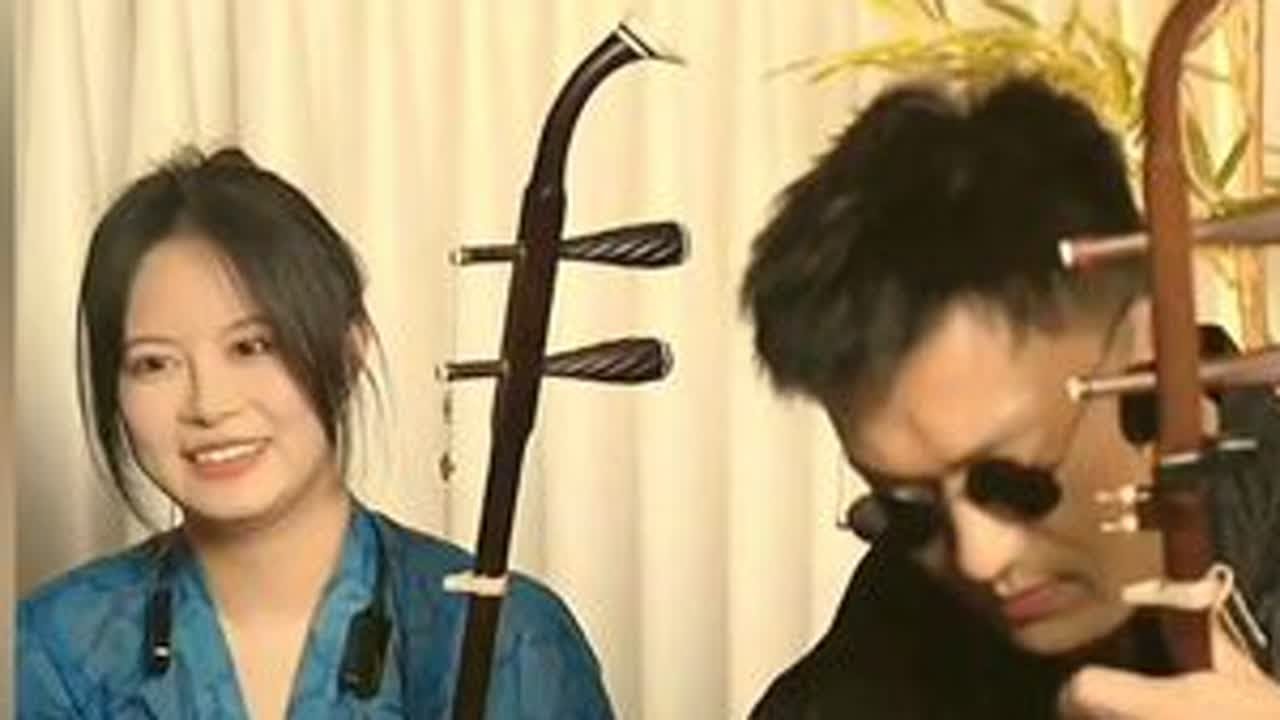 这女孩天生明星脸 关键还不靠颜值 你说气人不气人#二饼胡拉 #力哥拉二胡 #万万没想到 #高颜值 #搭档组合