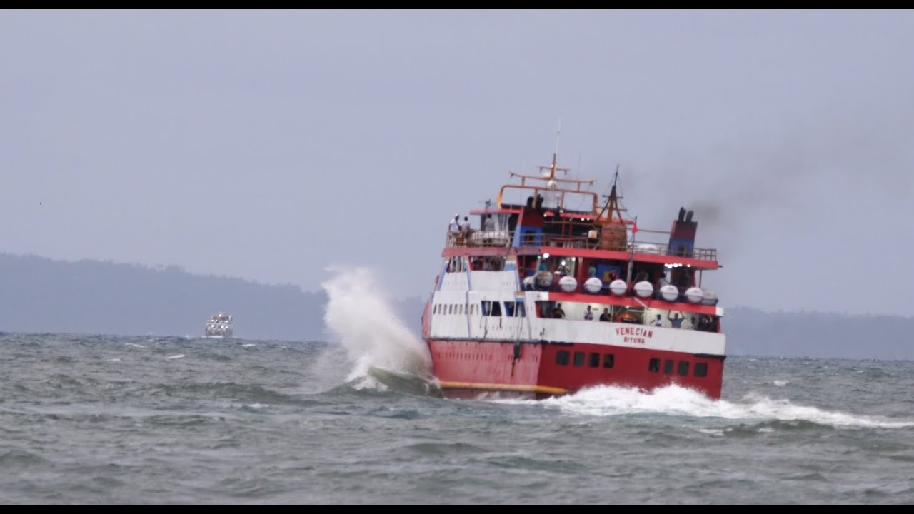Angin kencang dan Gelombang Laut mengiringi keberangkatan KM Venecian di hari minggu 05 Maret 2023