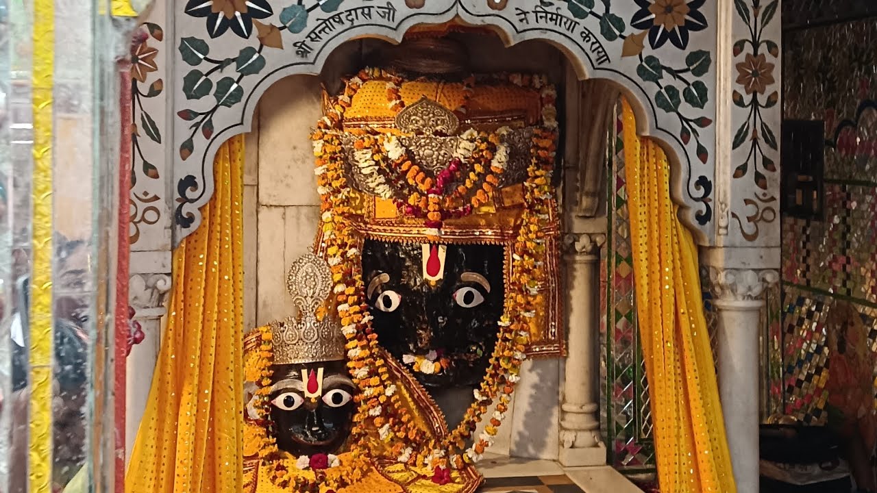वनवास के दौरान भगवान राम, सीता जी और लक्ष्मण जी ने चित्रकूट में लगभग 11-12 वर्ष व्यतीत किए 🙏🚩♥️