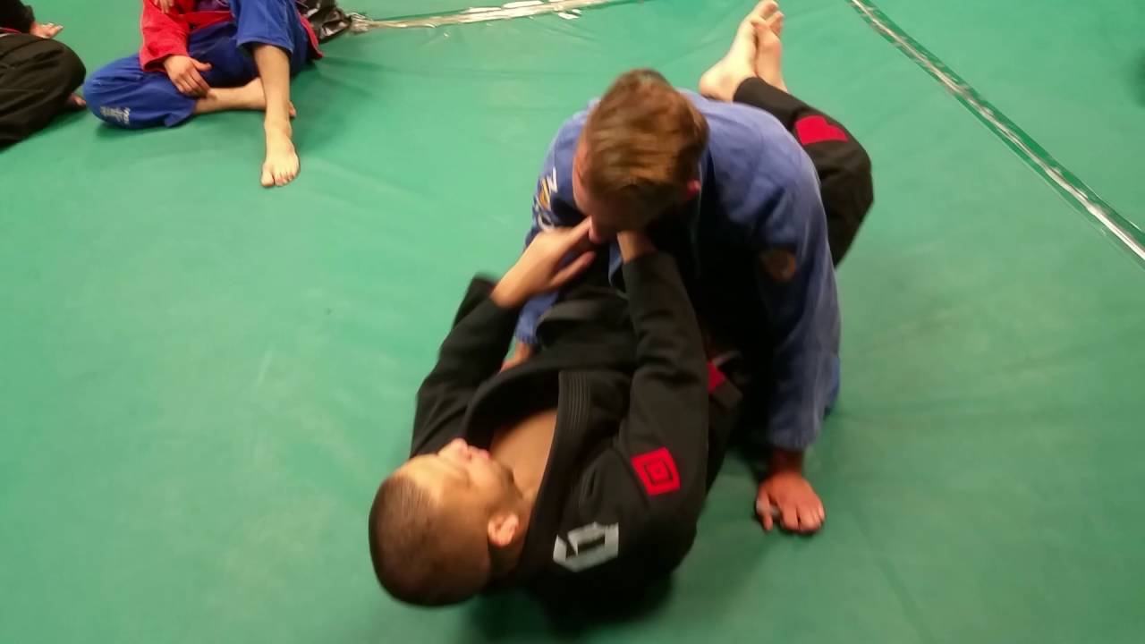 How to do 'Loop Choke' in BJJ Closed Guard